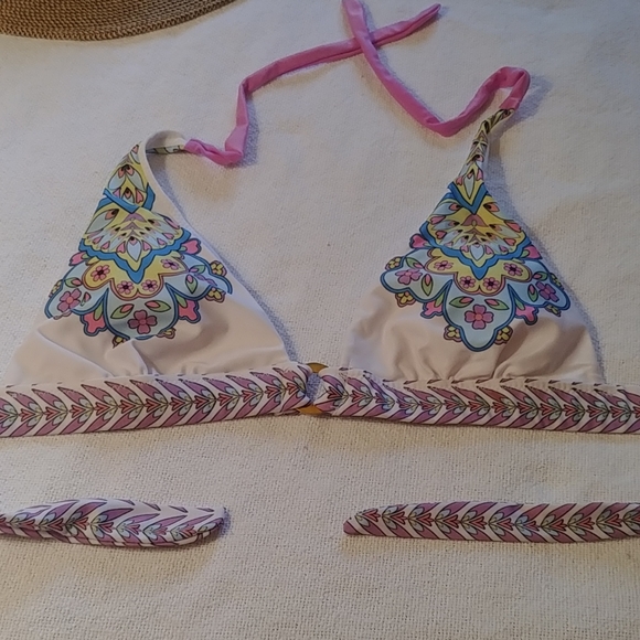 NWOT White Pattern Bikini - Picture 4 of 7